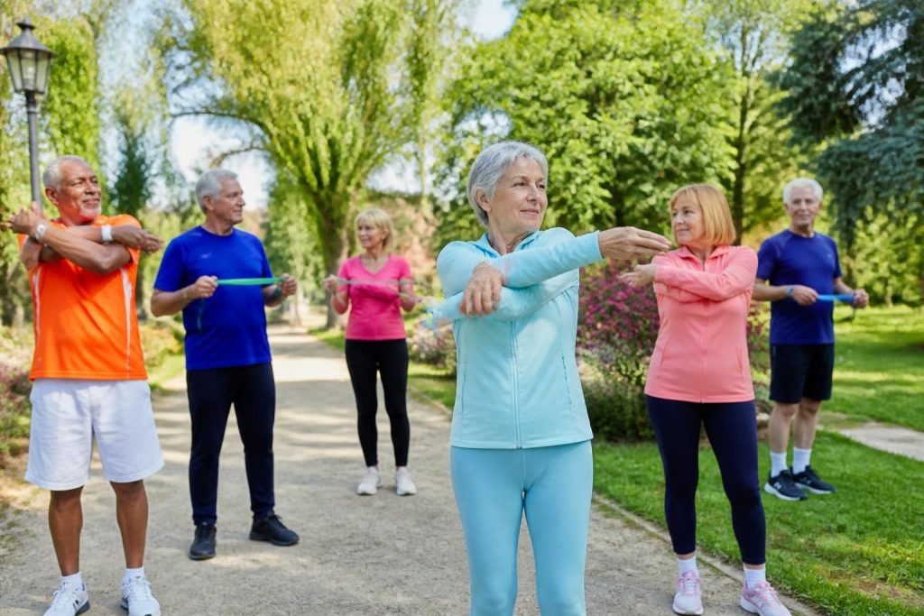 découvrez une routine d'exercices spécialement conçue pour les seniors, favorisant la mobilité, la santé et le bien-être au quotidien.